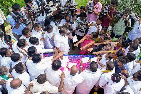 TN Congress President K Selvaperunthagai along with senior leaders pays tribute to  Rajiv Gandhi